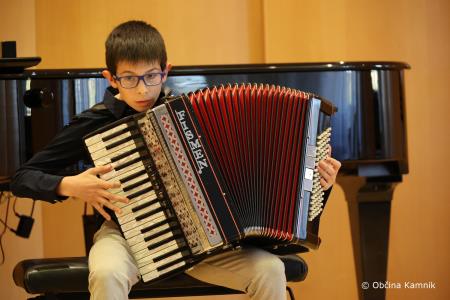 Na mladih svet stoji  (7)